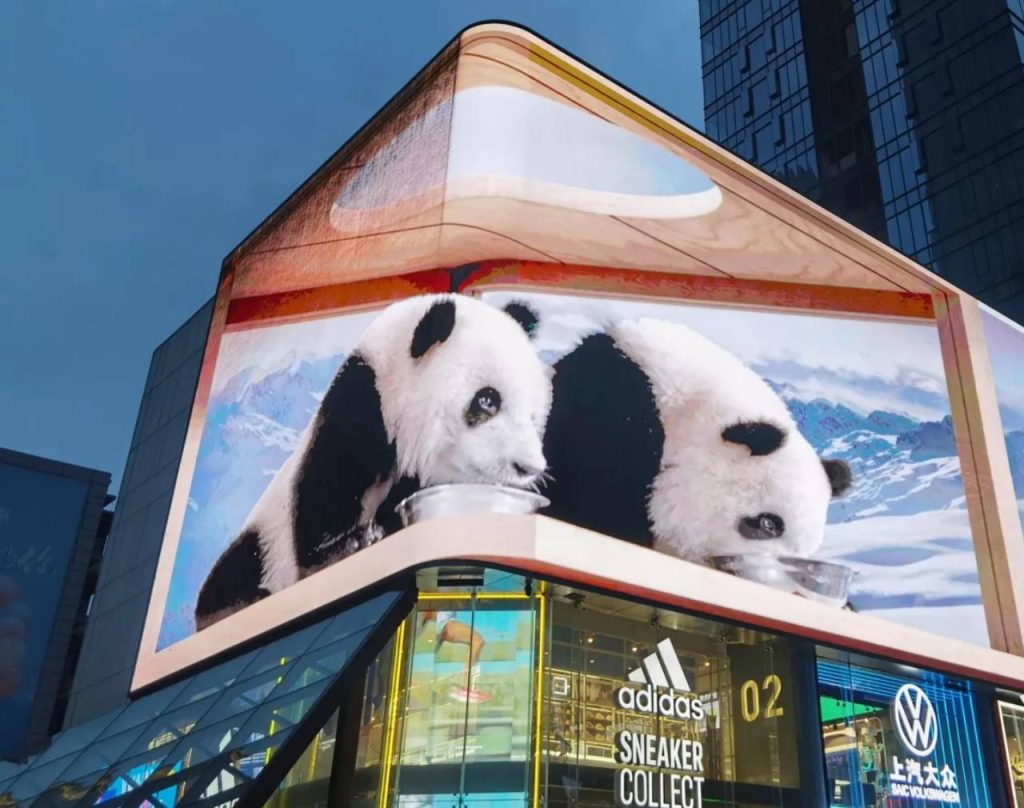 Chunxi Road in Chengdu pandas