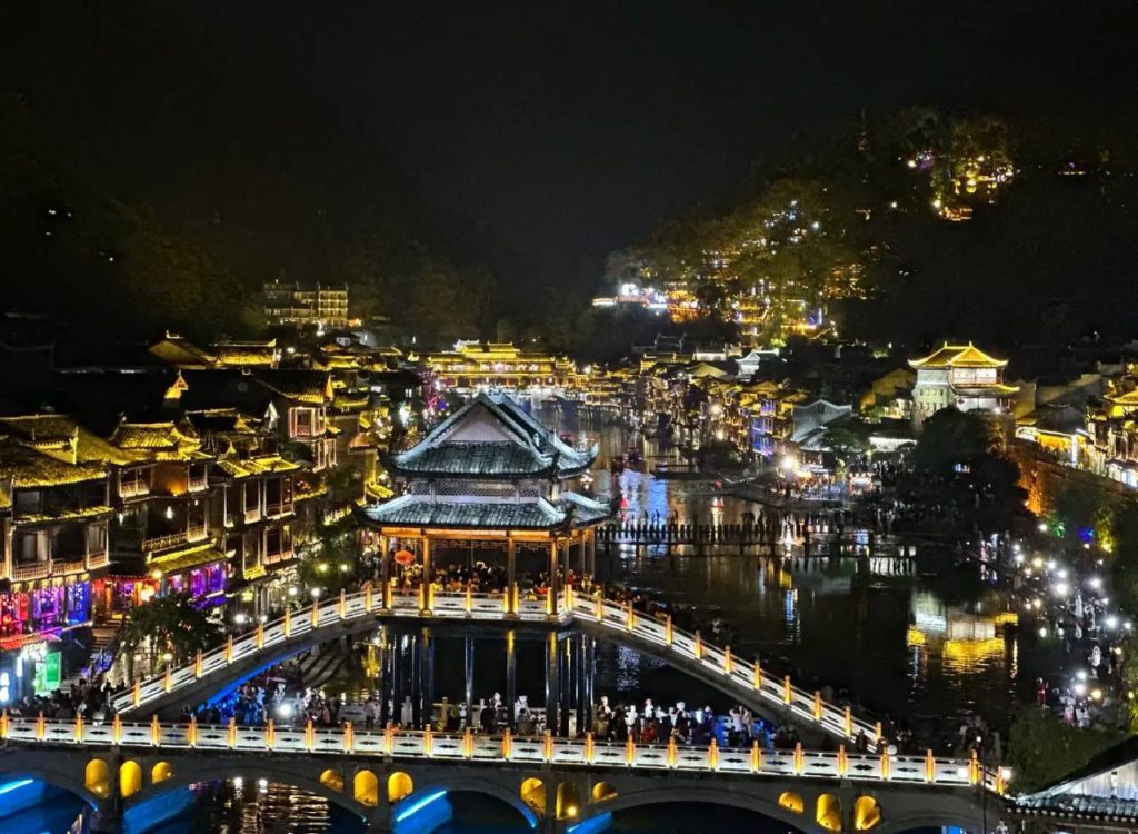 How to get to Fenghuang from Zhangjiajie