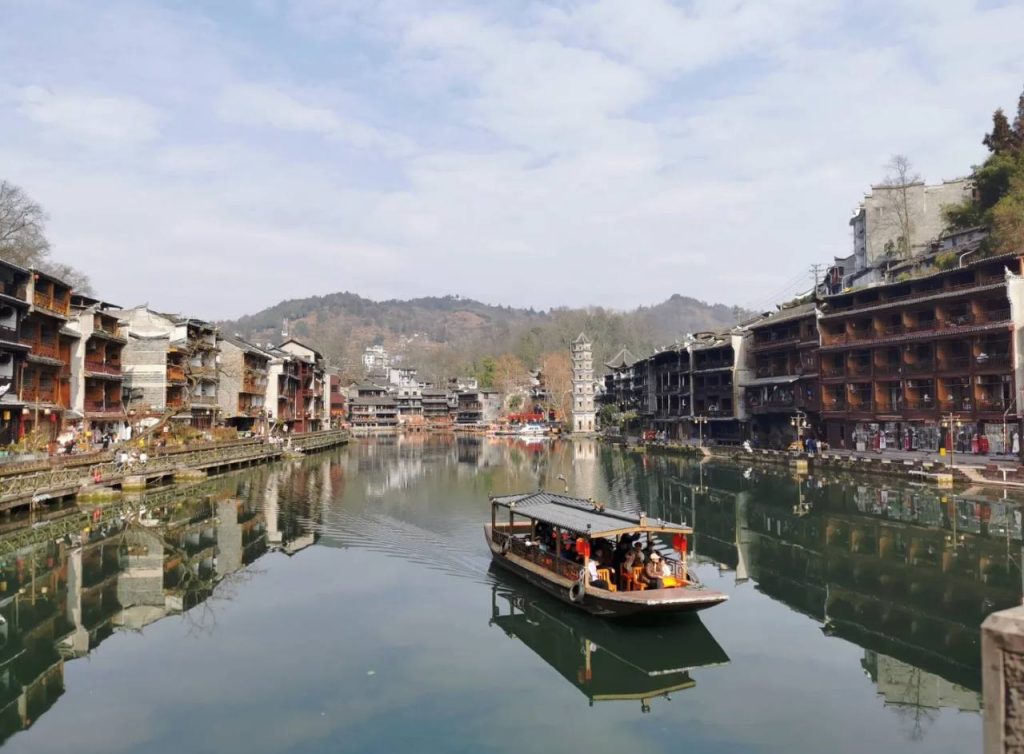 Where is Fenghuang Ancient Town