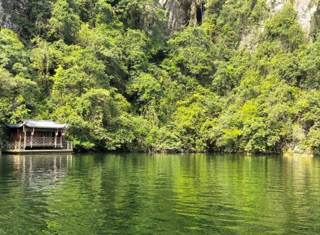 Baofeng Lake in Avatar Mountains