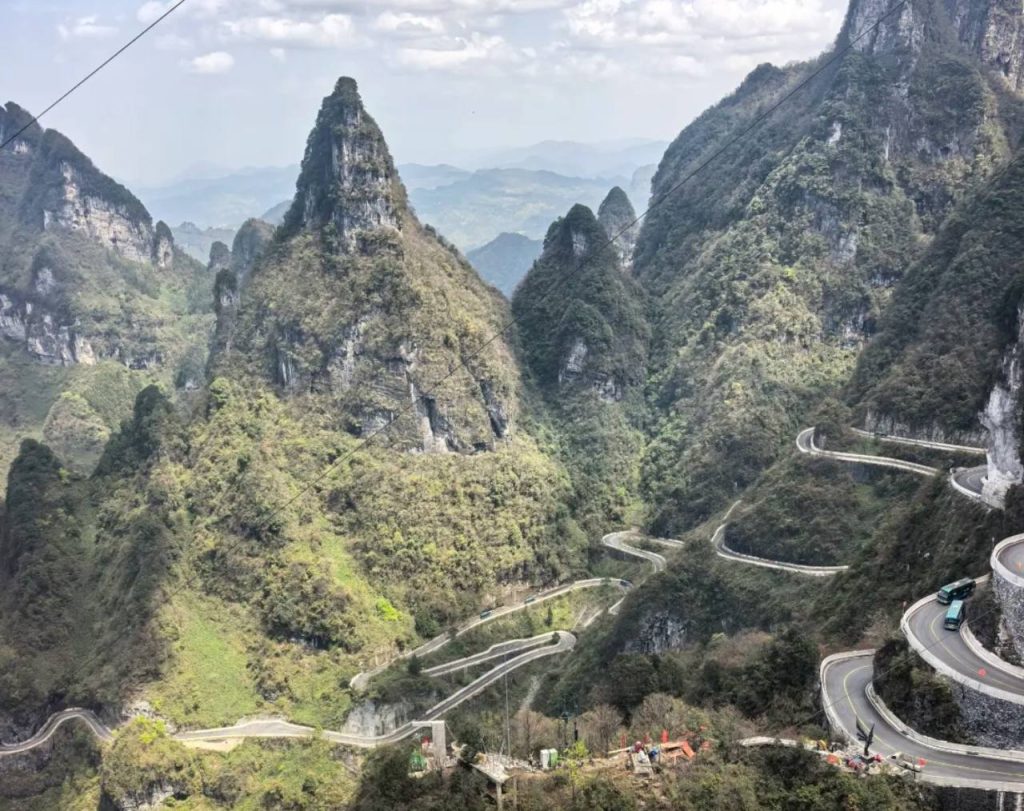 Tianmen Mountain Zhangjiajie road
